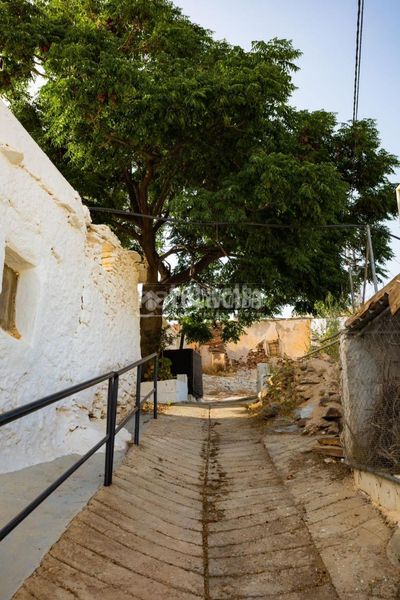 Foto e0bb16fc-52f1-415f-a9a1-937bab832a20. Casa aparellada a Adra