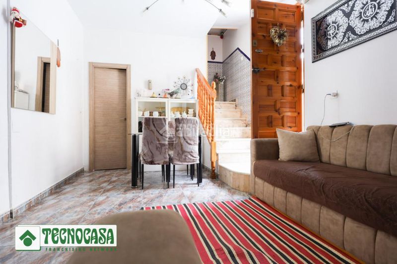 Foto 058635ed-3613-44ea-8137-b314eb764f87. Casa aparellada amb calefacció a Adra