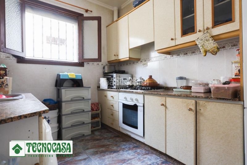 Foto 17b12e55-3d9e-469b-943c-3e19ecaa05f0. Casa aparellada amb calefacció a Adra