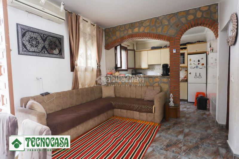 Foto 209c0615-9a3d-42d3-9803-3cf55fc0d130. Casa aparellada amb calefacció a Adra