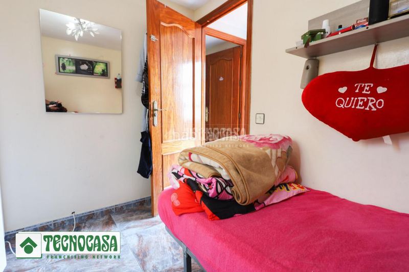 Foto 253002ea-cec0-4338-8149-c5955ebb6d41. Casa aparellada amb calefacció a Adra