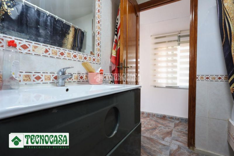 Foto 44e15a32-3c53-49f8-9295-5baab3bb386b. Casa aparellada amb calefacció a Adra