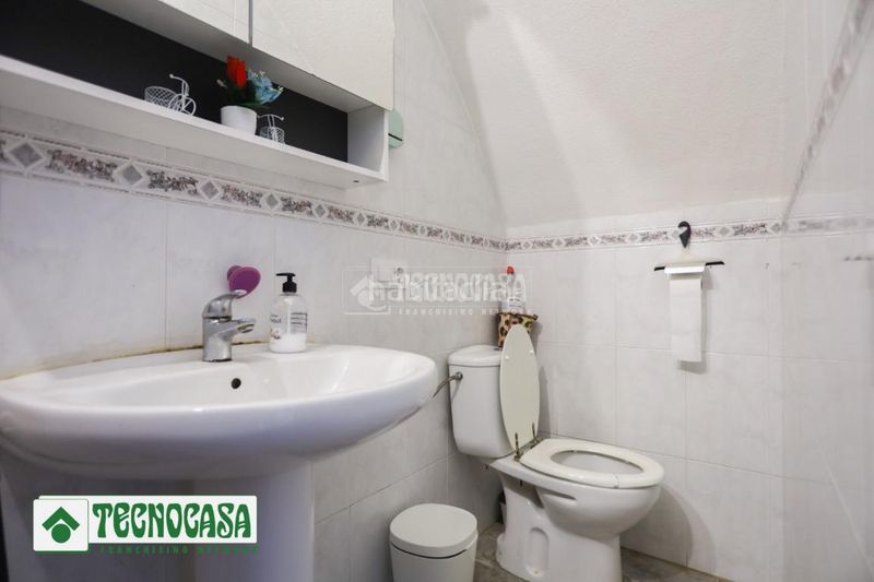 Foto 5206b0ec-ae3c-42d6-91be-77b1b8329de7. Casa aparellada amb calefacció a Adra