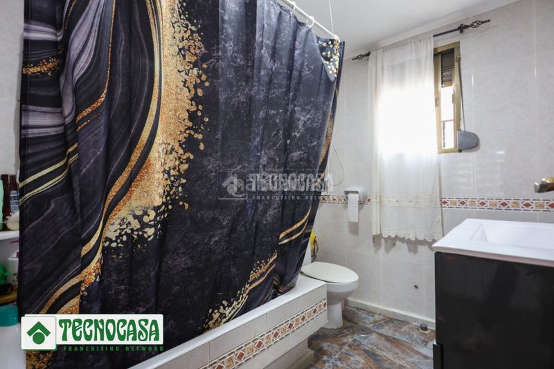 Foto d285c7ae-5810-4a7a-b66c-34b27520d8b2. Casa aparellada amb calefacció a Adra