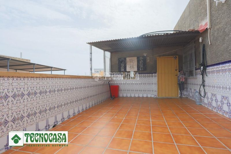 Foto e33103e0-f68d-4e5f-9af0-f3bd157654e0. Casa aparellada amb calefacció a Adra
