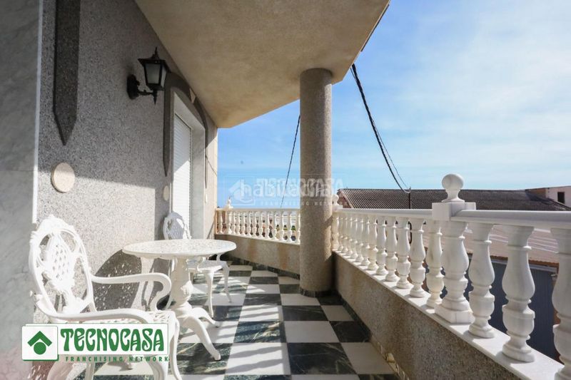 Foto 174e7944-50ad-46fa-b345-b8b1cf4100ef. Casa aparellada amb aparcament a Adra