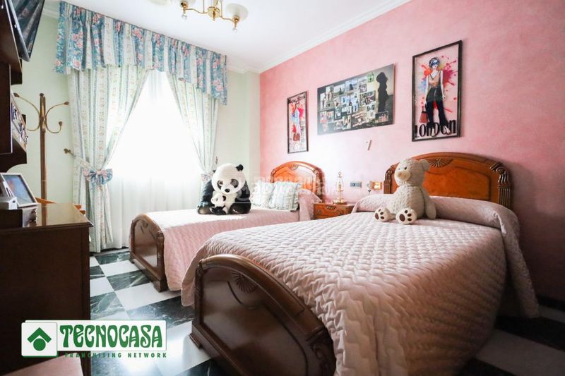 Foto 78cf8a12-9522-4889-802d-275000456268. Casa aparellada amb aparcament a Adra