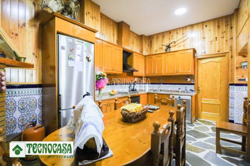 Foto 95bea503-238c-4854-8cb2-714c720193fe. Casa aparellada amb aparcament a Adra