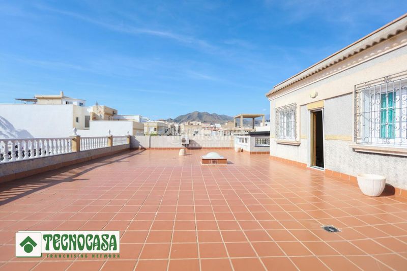 Foto ba01dba5-54d9-4324-8e38-a9edf8787ad8. Casa aparellada amb aparcament a Adra