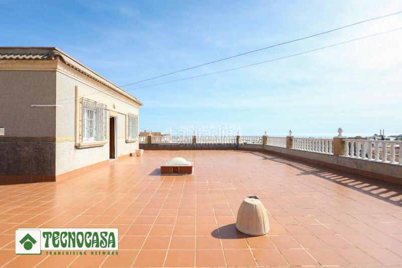 Foto c9311720-4315-4976-a0b3-b944324d7a75. Casa aparellada amb aparcament a Adra