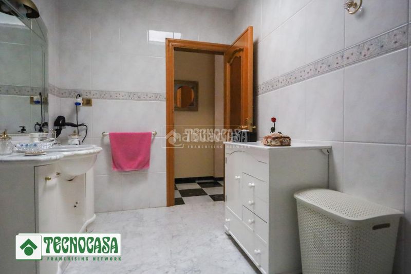 Foto f8c507c2-6ecc-461a-a70c-cd88f23d2ba8. Casa aparellada amb aparcament a Adra