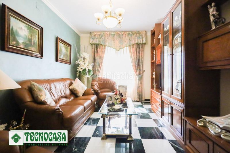 Foto fca9aca8-3d49-498a-8205-513a6e8e8191. Casa aparellada amb aparcament a Adra