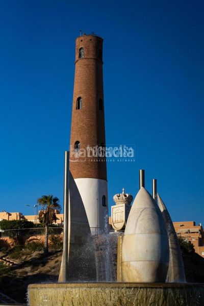 Foto 4bc6e98b-0355-4a1d-ac25-d71fe2a09e1c. Casa aparellada a Adra