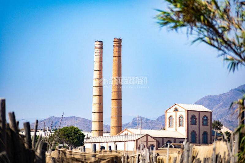 Foto be9fa2ee-19fa-4d00-b0f4-4743a08fe2bb. Casa aparellada a Adra