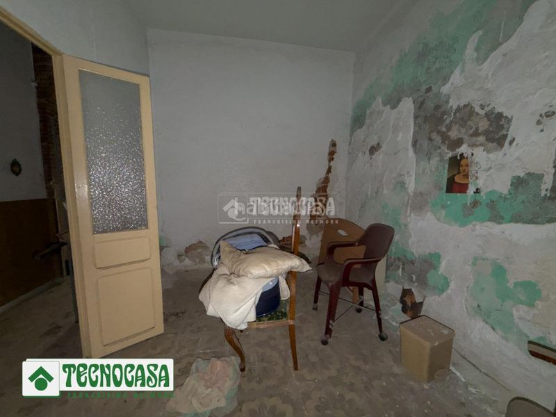 Foto f0ed68ed-db25-4a70-994d-c70dbcf1f362. Casa aparellada a Adra