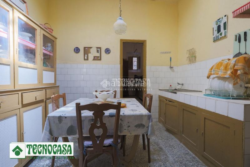 Foto 1840edb9-c3ad-4512-8864-d59d4bfd3238. Casa aparellada a Adra