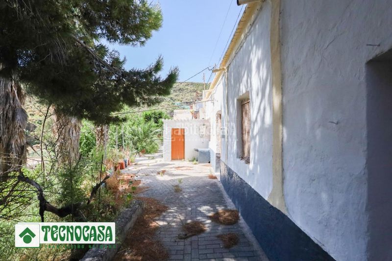 Foto 3f816a59-2fb6-41a9-8e7c-41f8585d9fa9. Casa aparellada a Adra