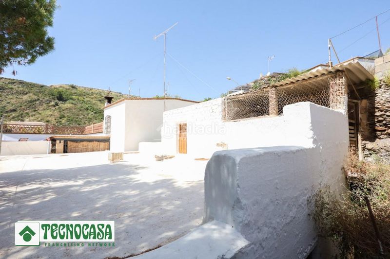 Foto 92a6db94-c91c-4e88-b5ad-7c54b304c8c0. Casa aparellada a Adra