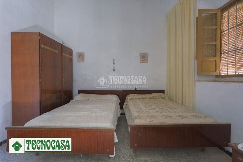 Foto b80daf3b-49f2-4fe4-93a4-090c7477d019. Casa aparellada a Adra