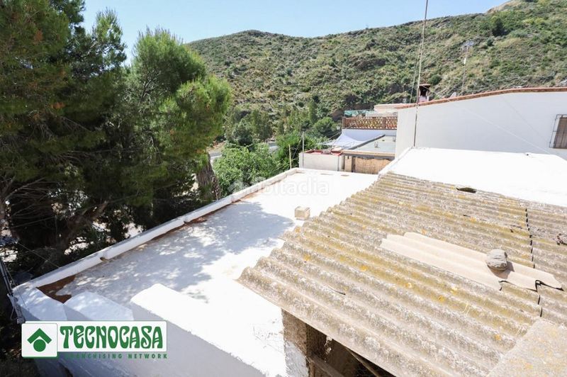 Foto c33fd5c7-de81-483f-95f2-d6b4c617702e. Casa aparellada a Adra