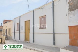 Casa aparellada a Adra. Casa en venta en adra