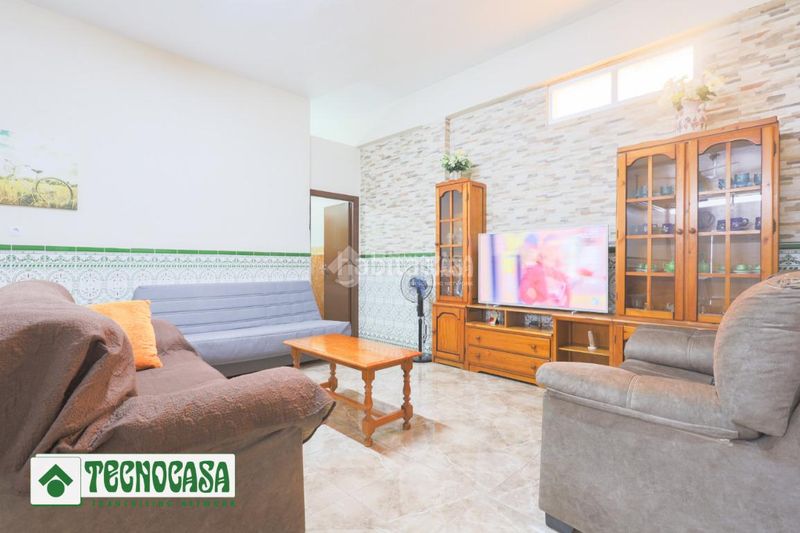 Foto 16280a4c-69d1-4de9-9d20-e828530a055c. Casa aparellada a Adra