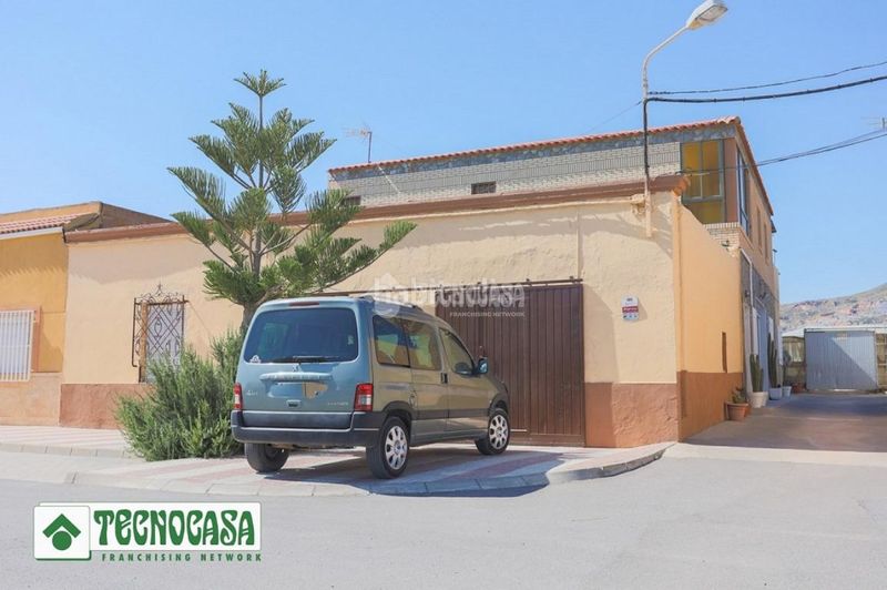 Foto 177ee6e3-d760-4f96-9160-0044c658b498. Casa aparellada a Adra