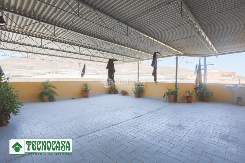 Foto 1e7b26f7-8c93-4b07-a0d5-fc5df9d3e29f. Casa aparellada a Adra