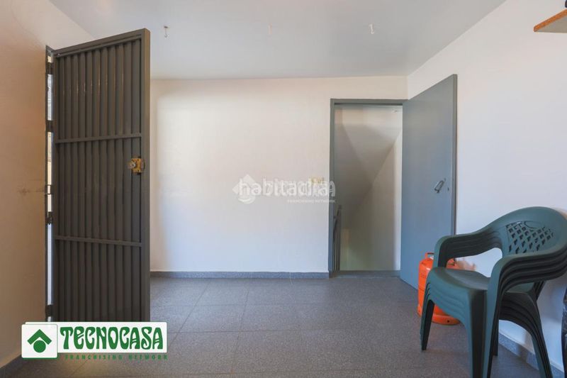 Foto 79a0cb4b-3905-46dd-98e5-1283ecb14659. Casa aparellada a Adra