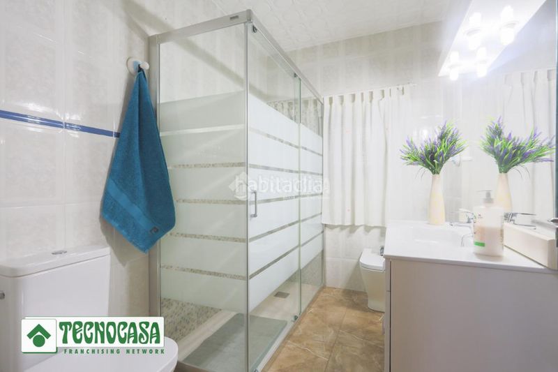 Foto 7e2845c4-8ff8-41a1-a050-d8bfff25b1c8. Casa aparellada a Adra