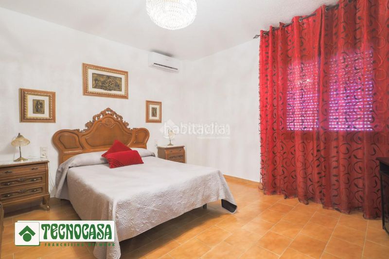 Foto a986d2f0-c95e-4349-9cef-8614b5fa9ab9. Casa aparellada a Adra