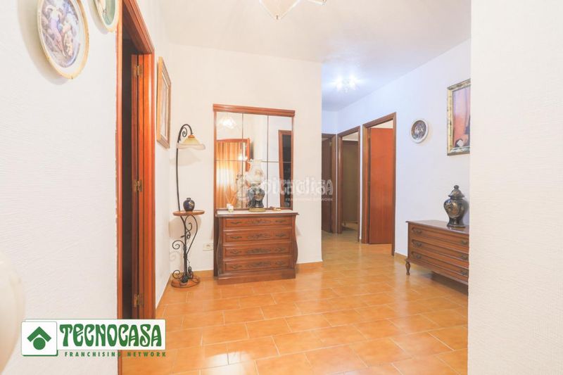 Foto adcd93ce-2df0-42a6-a6ec-d2bb60ed4a48. Casa aparellada a Adra