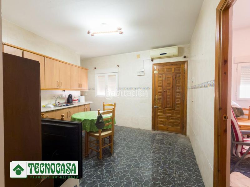 Foto 411820c9-3c8e-476b-8fe5-b1ffb3d54986. Casa aparellada a Adra