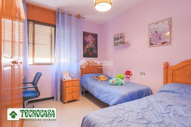 Foto 06cc4f93-6399-4899-9bb3-7fda181c45b8. Casa aparellada a Adra