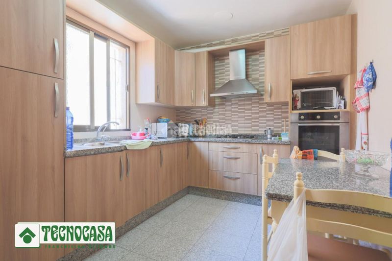 Foto 1f00b38b-baf6-4f24-b770-055f644ad6cb. Casa aparellada a Adra