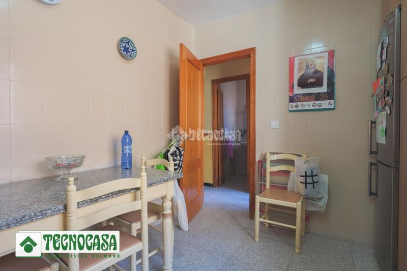 Foto 4eafe563-a67d-49d6-9470-86594794761c. Casa aparellada a Adra