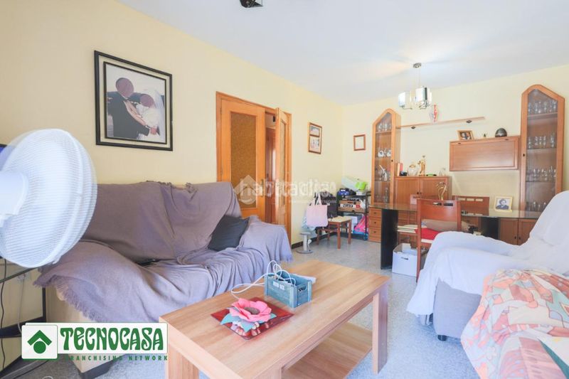 Foto a8c529d3-8b81-477c-accb-efd30561e949. Casa aparellada a Adra