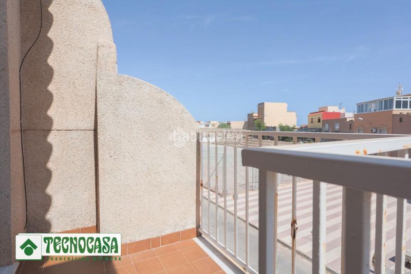 Foto e7a1e0b5-3d2e-4b43-9fe8-915e1a166b57. Casa aparellada a Adra