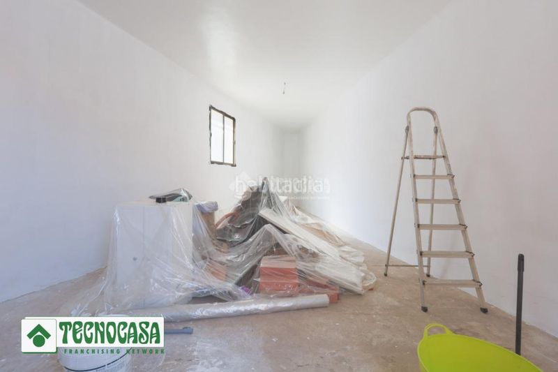 Foto eaed8b65-7f14-43bf-a969-814d65041b19. Casa aparellada a Adra