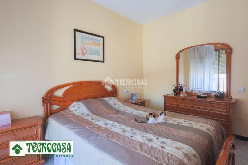 Foto f77cb0bc-b2d9-433e-a7b8-8ef81e0955b1. Casa aparellada a Adra