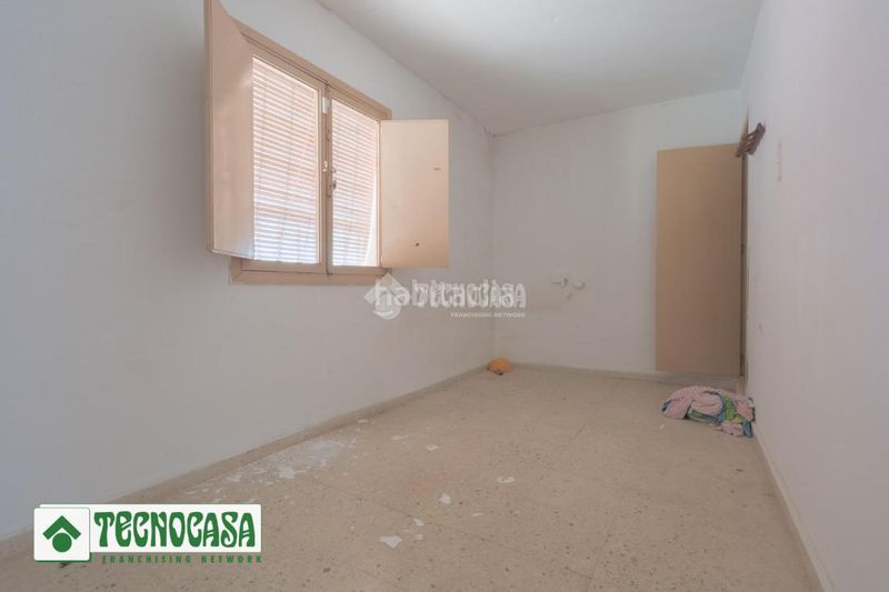 Foto a60d5b04-fc12-4b23-8148-d82aca1d70c0. Casa aparellada a Adra