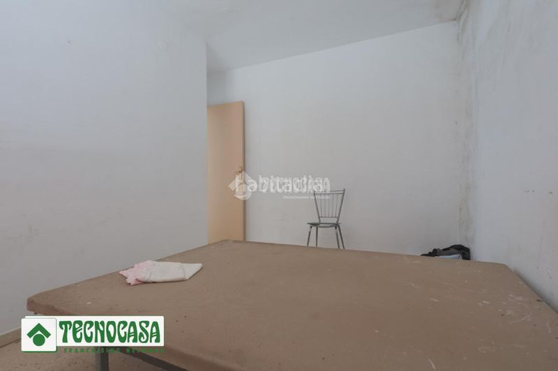 Foto e6e34c66-b126-4791-9466-9da785ef2aba. Casa aparellada a Adra