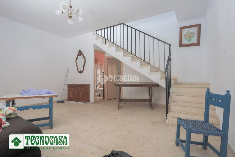 Foto ecd36105-ff1a-4bcc-b013-4c796d9d4a1f. Casa aparellada a Adra