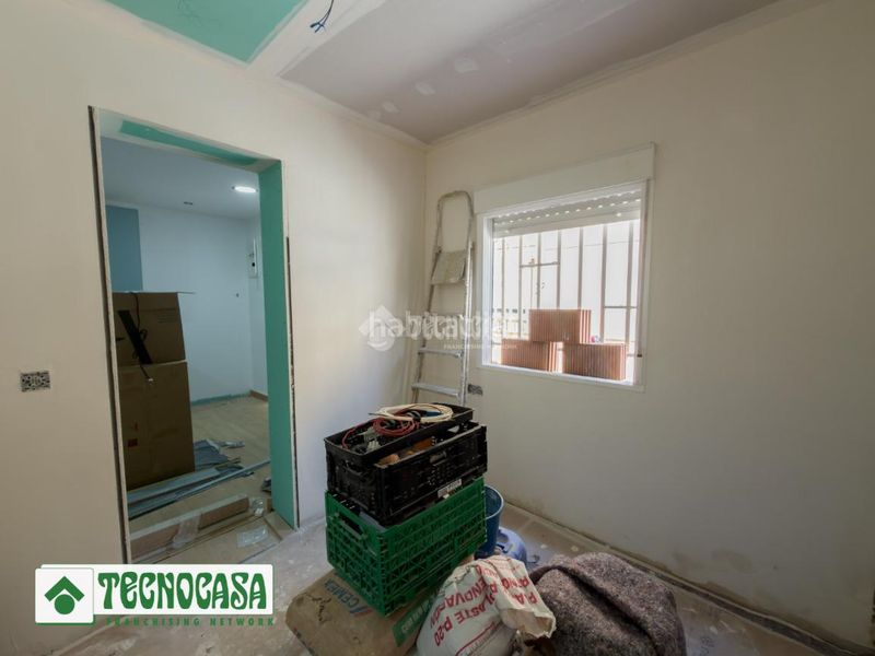 Foto c5331e7d-a9c8-4b7a-adb7-a020fdf16d36. Casa aparellada a Adra