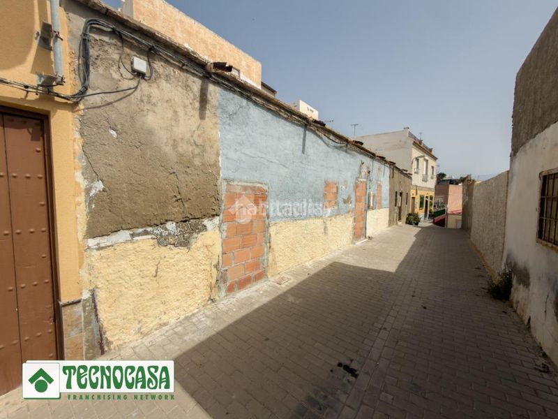 Foto af9ac0a5-118a-44dc-8e26-405c6ab9eb7f. Casa aparellada a Adra
