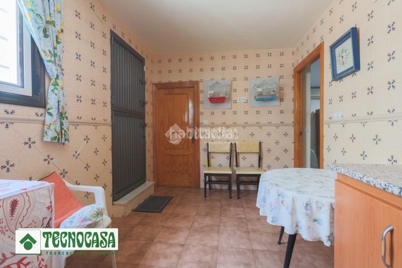 Foto 01dfc422-5dc2-406d-8486-e41bd589ad7b. Casa aparellada a Adra