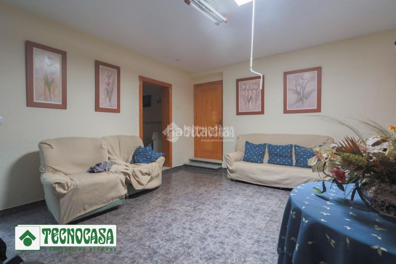 Foto 0a1926d9-b305-4658-b4f1-324226f8a2ba. Casa aparellada a Adra