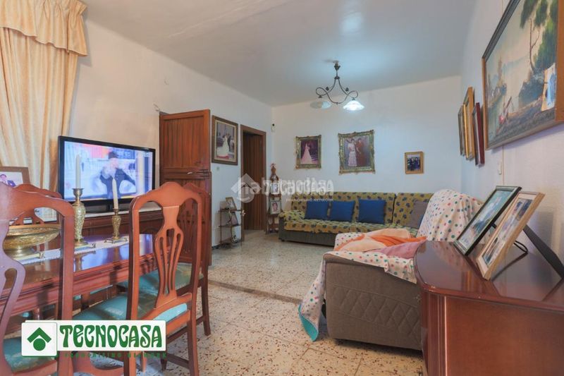Foto 28fd3c07-8761-49d4-b2f8-cb54d772cbfb. Casa aparellada a Adra