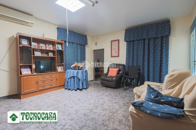 Foto 2d4687b9-5a90-4913-a504-80b16e711be1. Casa aparellada a Adra
