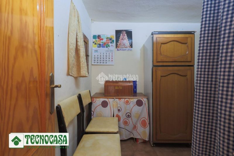 Foto 331a9a8c-1d29-422c-8e2d-6da15a1bf262. Casa aparellada a Adra